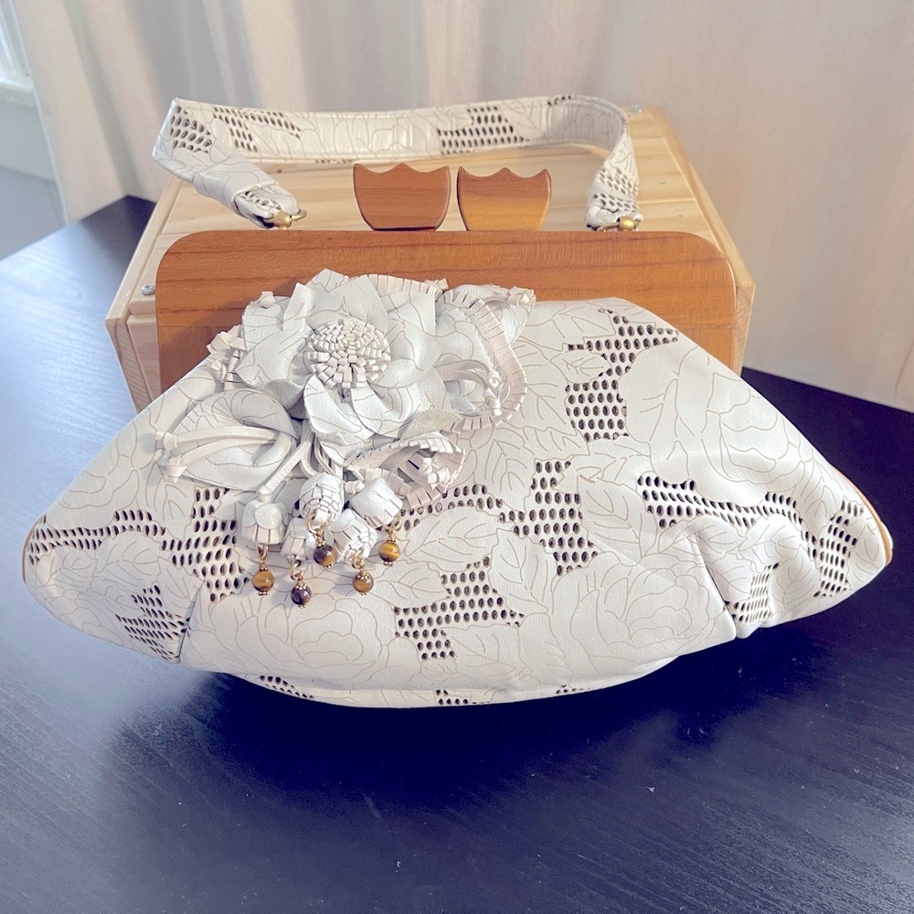 ANTHONY LUCIANO Designer White Flower Leather Handbag Wood Clamshell Opening